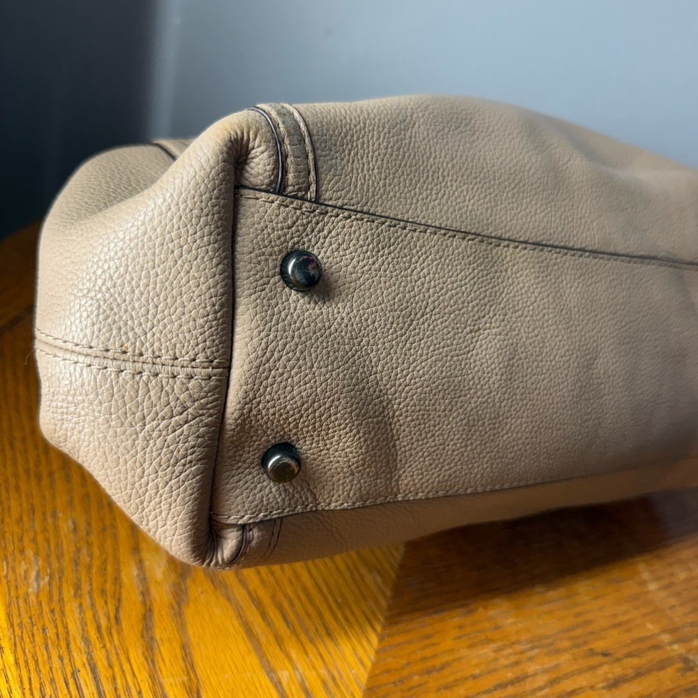 Coach Edie Turn-lock Edie with 3 Compartment Shoulder Purse Authenticated - Picture 4 of 10